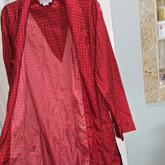 Vintage Red Robe - Picture 4 of 12